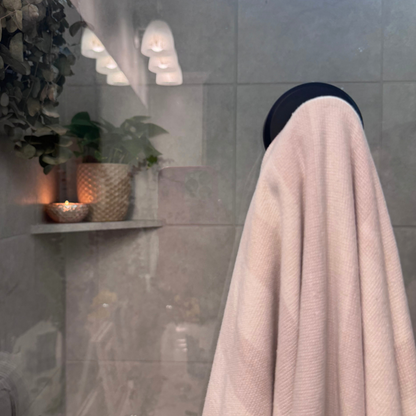 GripMaster™ Ultra Suction Hook — Never Worry About Falling Stuff Again (2+1 free)